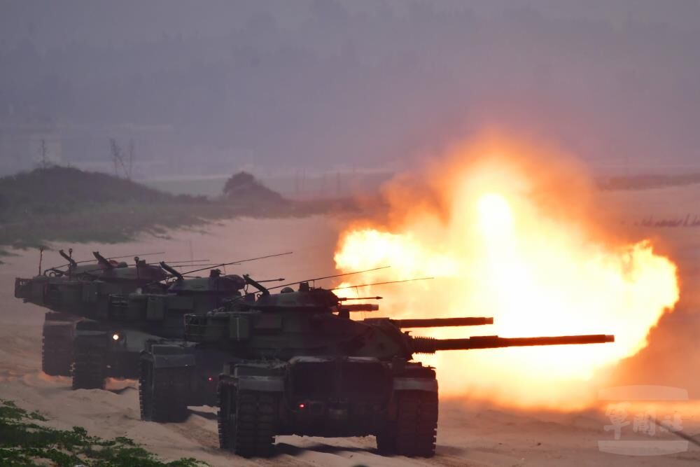 M60A3戰車阻殲搶灘登陸之敵 金防部太武操演實彈射擊