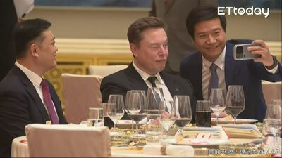 多圖／馬斯克晚宴上超夯！　雷軍找自拍遭「扮鬼臉」回應