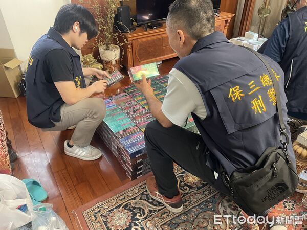 ▲▼保三總隊查獲非法加熱菸共4780包及各式未稅私菸共計297包等證物。（圖／記者吳世龍翻攝）