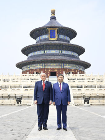 ▲▼習近平陪川普參觀天壇祈年殿。（圖／翻攝央視新聞）