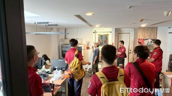 ▲台南市政府消防局第二大隊六甲分隊前往轄內「硯月汽車旅館」，辦理自衛消防編組演練與聯合實地踏勘。（記者林東良翻攝，下同）
