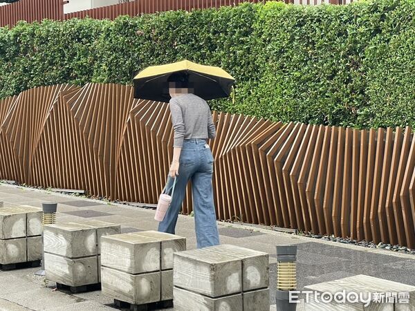 ▲▼赤裸上身站圓盤360度互拍，醫美女員工聲淚俱下控訴職場霸凌。（圖／記者鄧木卿攝）