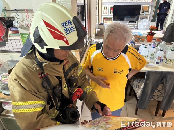 ▲台南市東區長東街一處大樓住宅14日上午發生電動腳踏車電池充電起火事件，屋主及時發現並自行撲滅，未造成人員受傷。（記者林東良翻攝，下同）