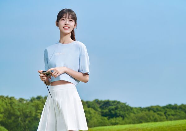 ▲何曼希（右）、蕭子墨（左）合體擔任品牌大使。（圖／50 PERCENT提供）