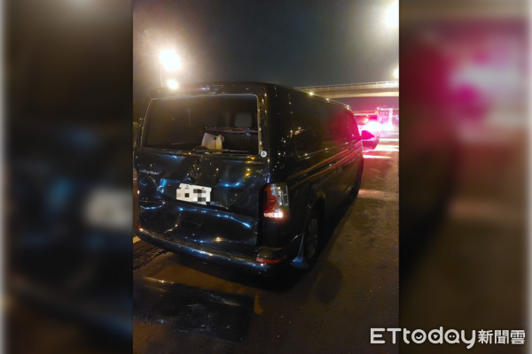 ▲▼國道重大死亡車禍　25歲男追撞3車「小貨車撞爛」慘死。（圖／記者林東良翻攝）