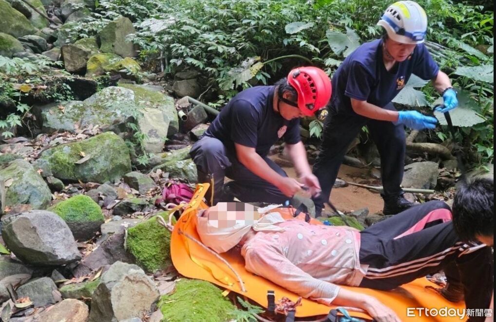 婦登山突墜落山坡喊救命 北投警「神級搜山」找到人