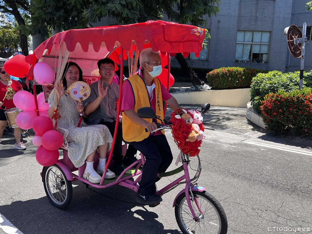 520登記結婚超狂!萬丹戶政送電陶爐+果汁機 還有Q版畫像