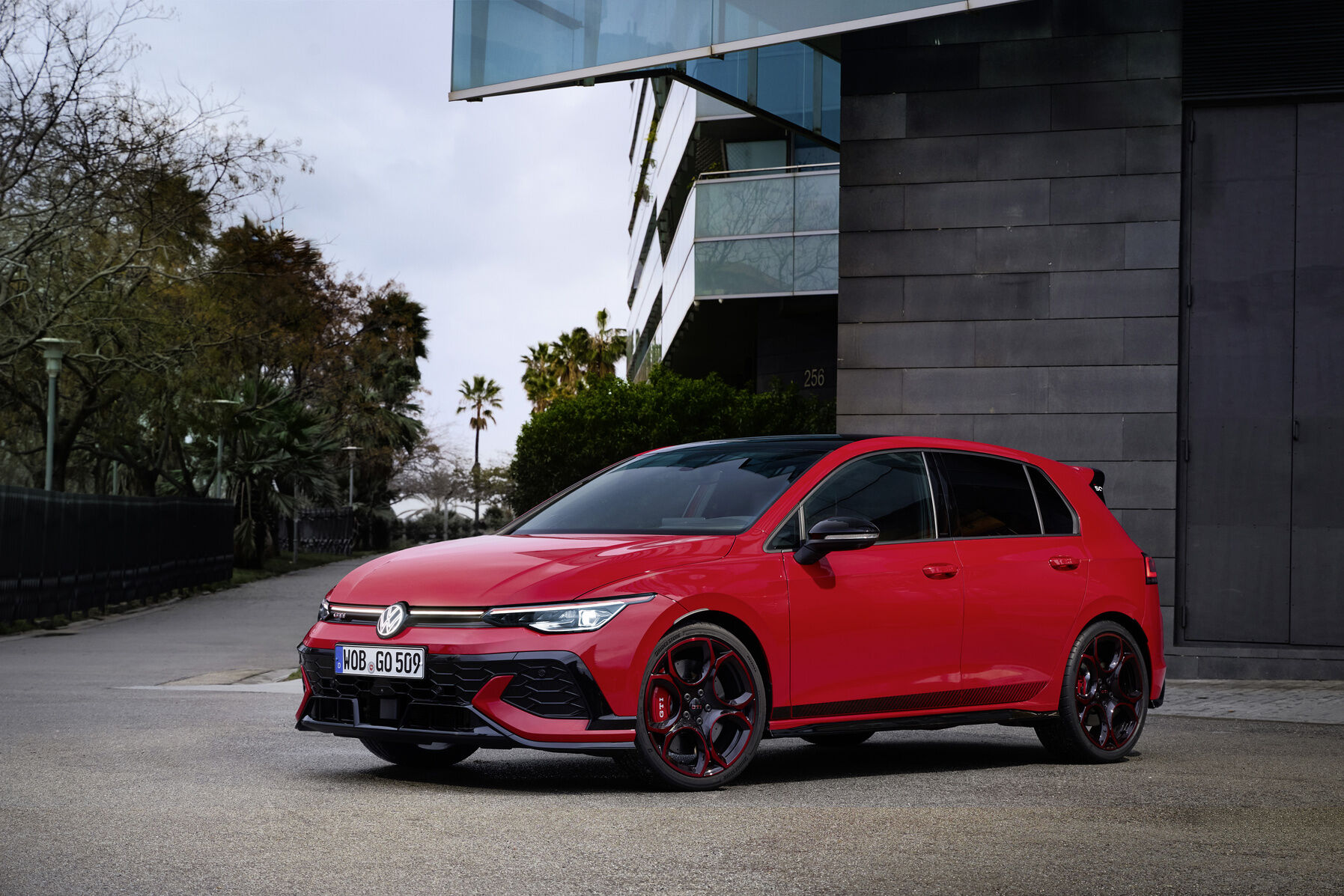 ▲台灣福斯啟動Golf GTI 50週年下訂！訂金5萬。（圖／翻攝自福斯）