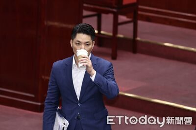 蔣萬安嗆綠刪台獨黨綱　簡舒培：認同國民黨綱有「統一」嗎？