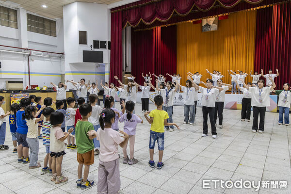 ▲嘉藥幼保系應屆畢業生舉辦「夜市攏底『嘉』」闖關活動，將台灣夜市文化融入幼兒教育情境。（記者林東良翻攝，下同）