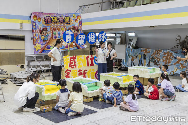 ▲嘉藥幼保系應屆畢業生舉辦「夜市攏底『嘉』」闖關活動，將台灣夜市文化融入幼兒教育情境。（記者林東良翻攝，下同）