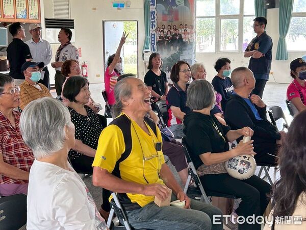 ▲▼  跨越高度看見幸福！嘉義市警局攜手玉山銀行、童軍會 邀長輩體驗「樹攀」活動提升識詐免疫力   。（圖／嘉義市政府提供）