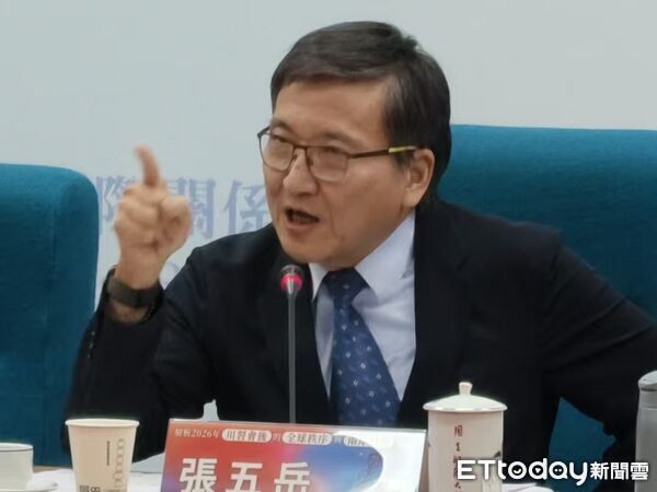 ▲▼ 政大東亞所特聘教授兼國際關係研究中心主任王信賢、東海大學政治系教授邱師儀、國防大學中共軍事事務研究所教授馬振坤、淡江大學兩岸關係研究中心主任張五岳、國立臺灣大學政治系教授張登及、政大國際關係中心兼研究員嚴震生。            。（圖／記者任以芳攝）