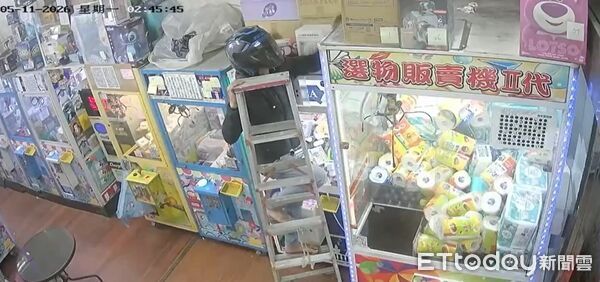 ▲里港警方查獲蔡男涉嫌行竊娃娃機店。（圖／記者陳崑福翻攝）