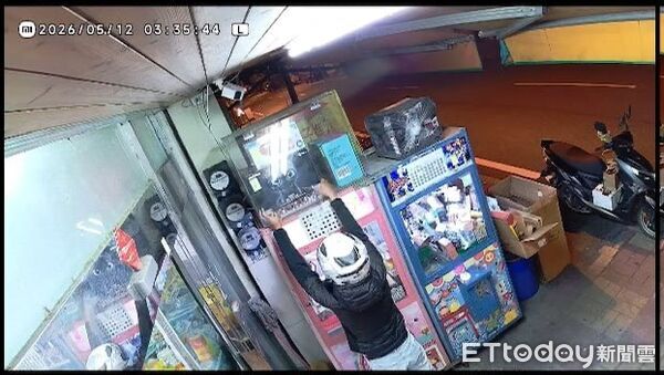 ▲里港警方查獲蔡男涉嫌行竊娃娃機店。（圖／記者陳崑福翻攝）