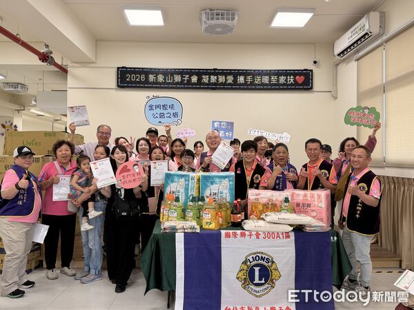 ▲▼ 新象山獅子會攜手各界捐贈物資，齊心關懷金門家扶弱勢家庭。（圖／金門家扶中心提供）
