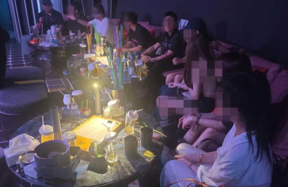 台灣人落網!大馬警破「豪華毒淫趴」逮152人 陪酒妹身分曝