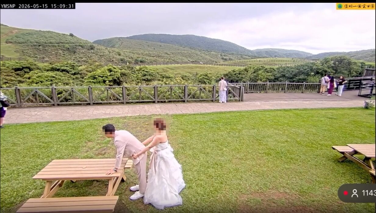 ▲▼擎天崗涼亭成為熱門景點。（圖／翻攝YouTube／陽明山國家公園管理處INFO）