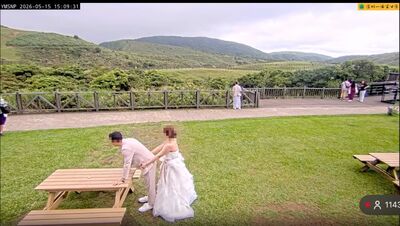 擎天崗最強野戰! 新人直接穿婚紗「男前女後」致敬