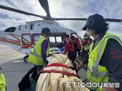 澎湖遊客玩水上溜滑梯「頸椎移位」 直升機緊急後送就醫