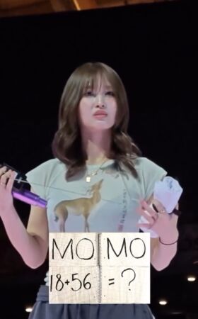 ▲▼ TWICE Momo被問「18+56」，先是笑了一下，隨後表情逐漸僵硬。（圖／翻攝自Momo IG）