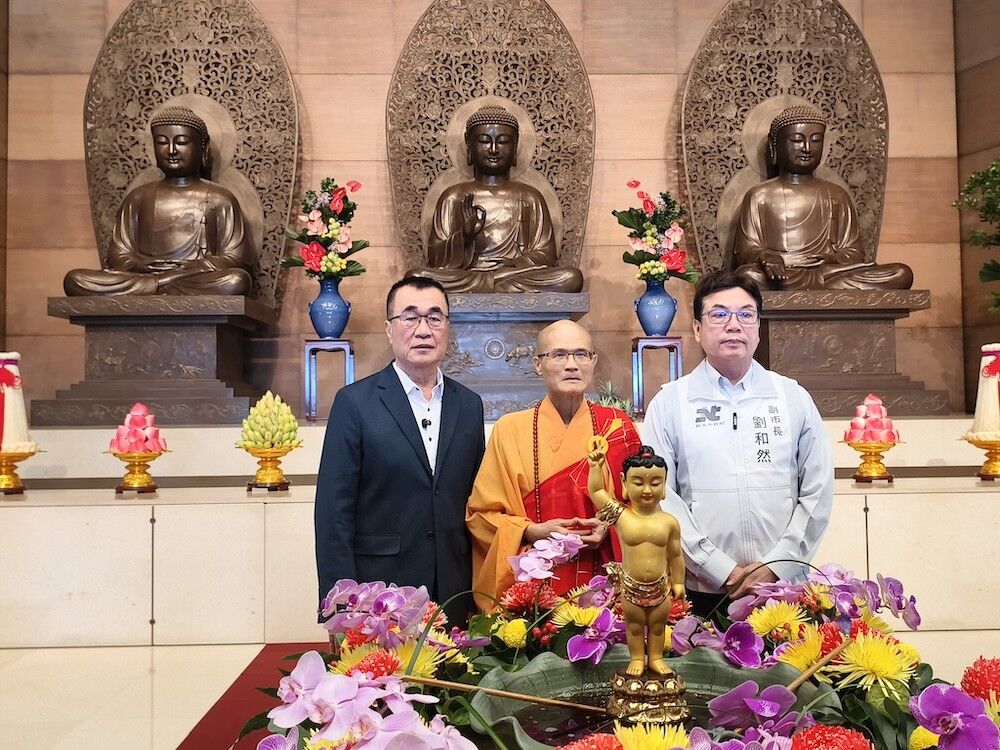 ▲法鼓山千人齊聚朝山浴佛禮觀音。（圖／法鼓山提供）