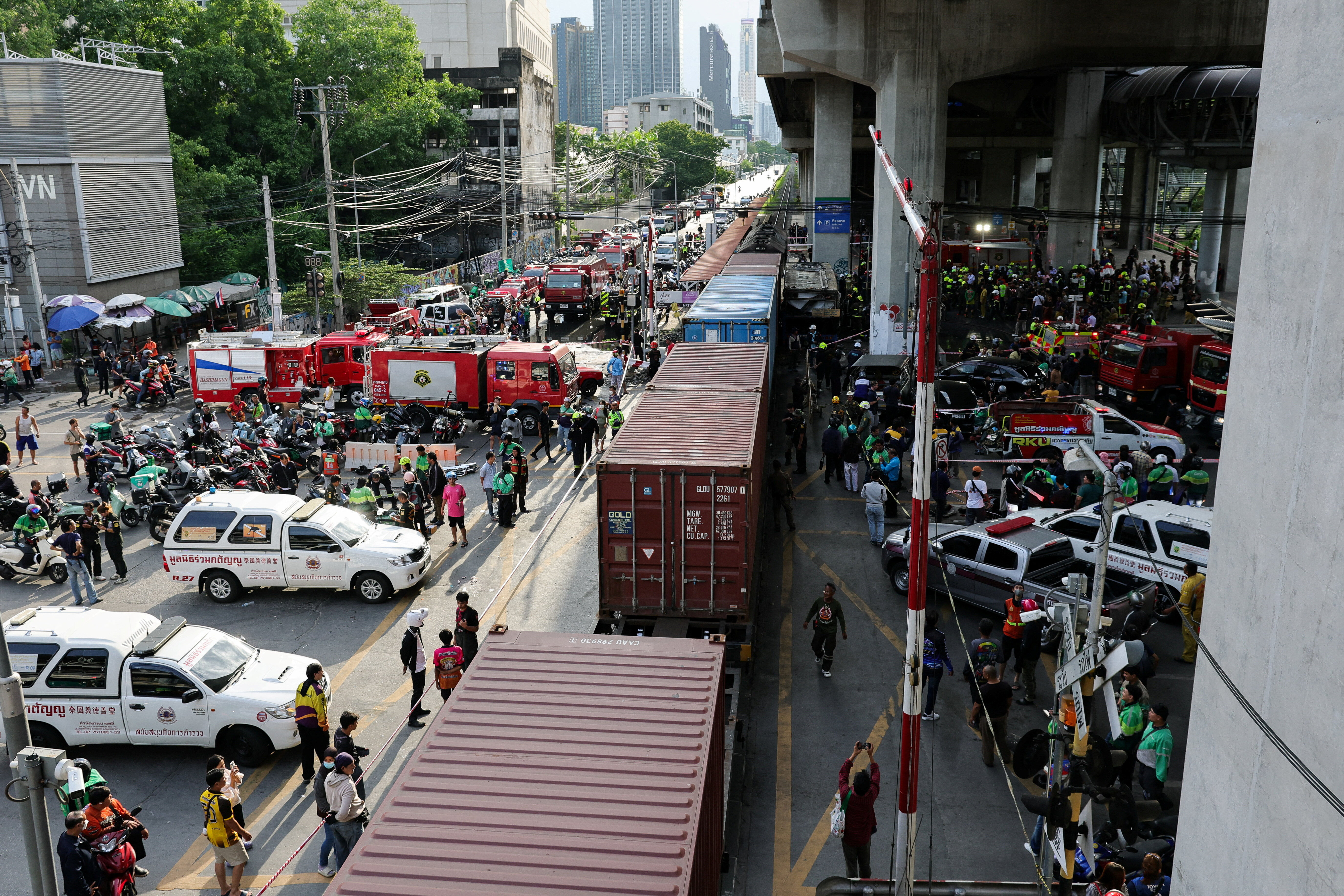 ▲泰國曼谷發生重大車禍事故。（圖／路透）