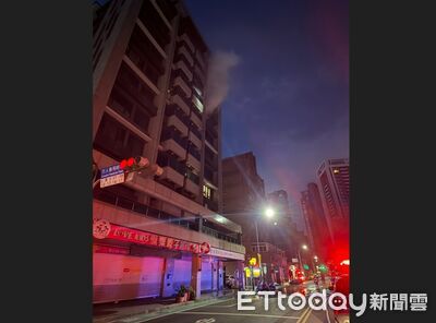 蘆洲住宅大樓凌晨火警！濃煙狂竄　3住戶吸濃煙送醫