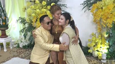 幫丈夫娶小老婆！元配「當媒人」豪華提親　3人相擁超恩愛