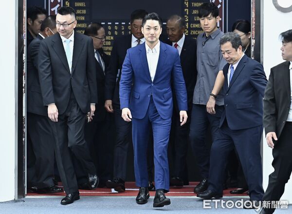 ▲▼蔣萬安出席「中信60甲子緣」棒球特展揭幕記者會。（圖／記者李毓康攝）