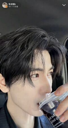 ▲張凌赫出席時尚品牌紐約大秀。（圖／張凌赫工作室微博）