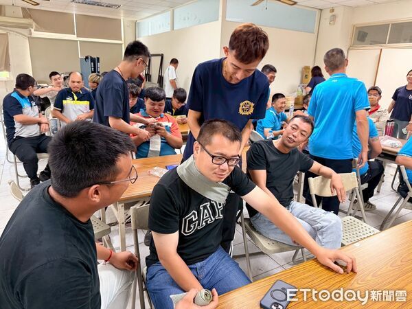 ▲台南市政府消防局第一救災救護大隊舉辦義勇消防人員基本救命術進階訓練，導入2025 AHA最新指引。（記者林東良翻攝，下同）