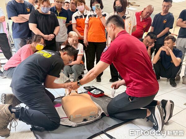 ▲台南市政府消防局第一救災救護大隊舉辦義勇消防人員基本救命術進階訓練，導入2025 AHA最新指引。（記者林東良翻攝，下同）