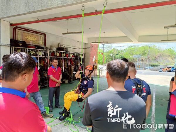 ▲台南市政府消防局第四救災救護大隊在左鎮消防分隊辦理義勇消防山域救援專業訓練，強化山域搜救戰力。（記者林東良翻攝，下同）