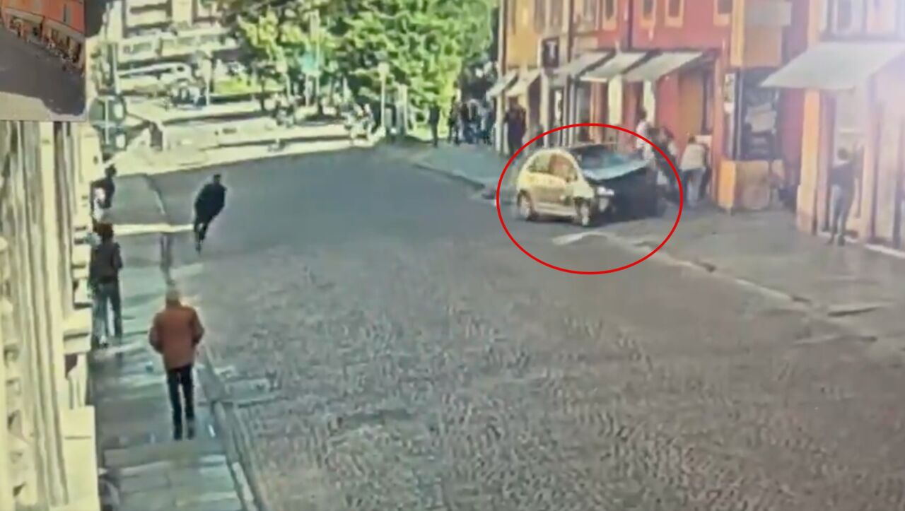 義大利男開車衝上人行道! 連撞8人
