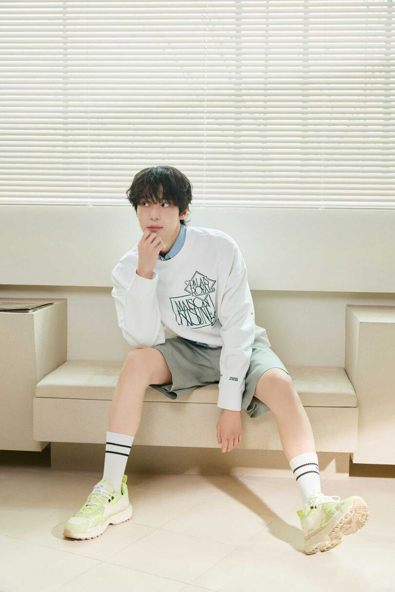 ATEEZ丁潤浩根本「犬系男友」天花板！這波夏日穿搭超心動，眨眼+呆萌太會撩