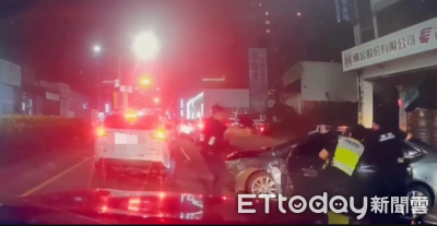 台南通緝犯驅車逃!衝撞「紅燈車陣」 警湧上圍捕起出愷他命
