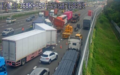 快訊/國1北高雄瑞隆路段「多輛大車追撞」 僅路肩通行車流紫爆