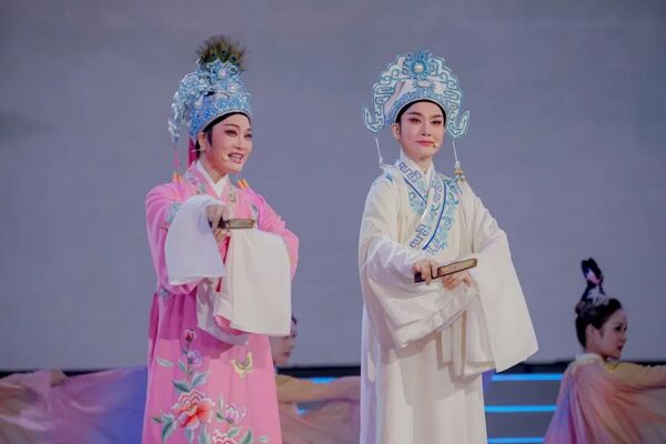 ▲▼ 越劇120歲重回發原地，全大陸16家專業越劇院團、23位戲劇梅花獎得主，以及老中青五代的戲曲人齊聚一堂           。（圖／翻攝 看台海）