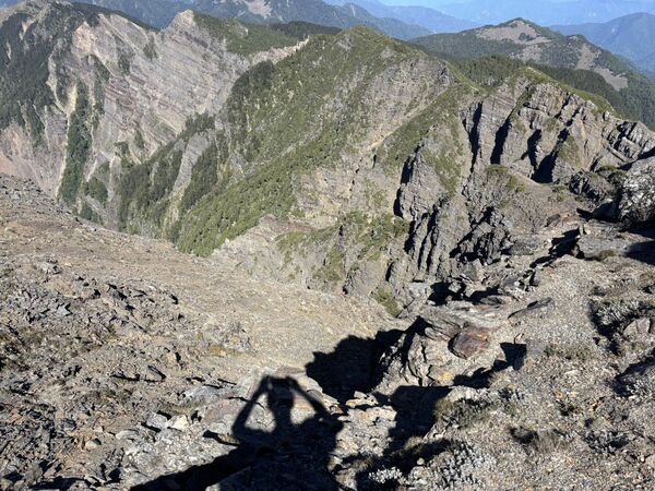 快訊／女山友獨攀雪山失聯17天「遺體尋獲了」！　卡百米深處峭壁