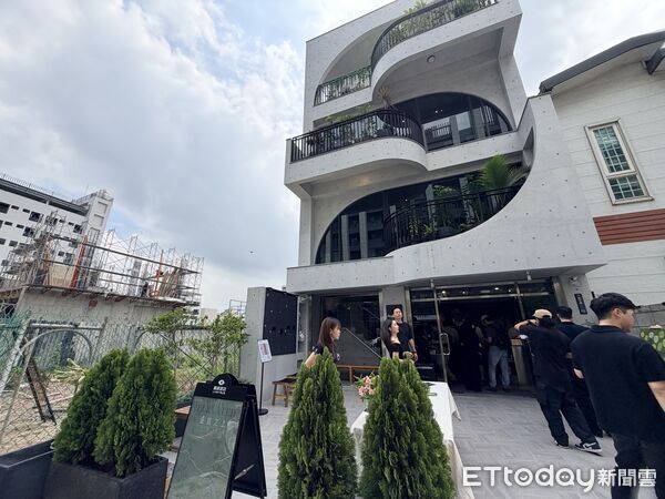 ▲▼ 水湳火鍋店,咖啡店,街邊            。（圖／記者陳筱惠攝）