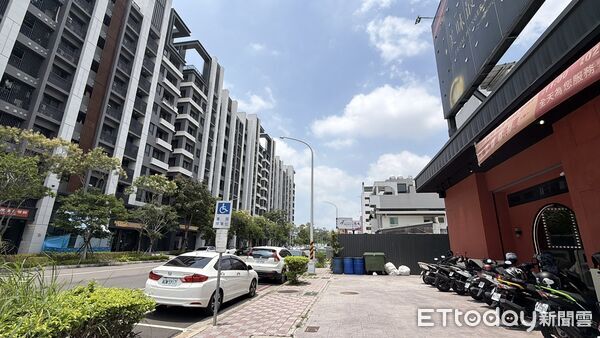 ▲▼ 水湳火鍋店,咖啡店,街邊            。（圖／記者陳筱惠攝）