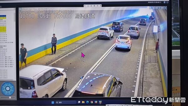 ▲▼             國5烏塗隧道發生4車連環撞。（圖／記者陳以昇翻攝，下同）