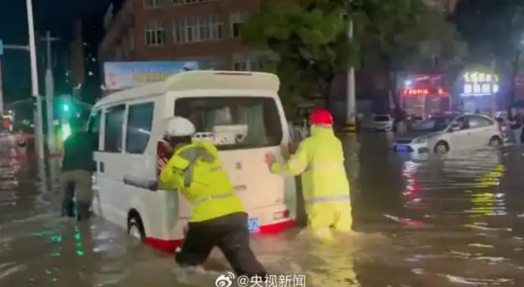 ▲▼湖北特大暴雨破紀錄。（圖／翻攝自微博）