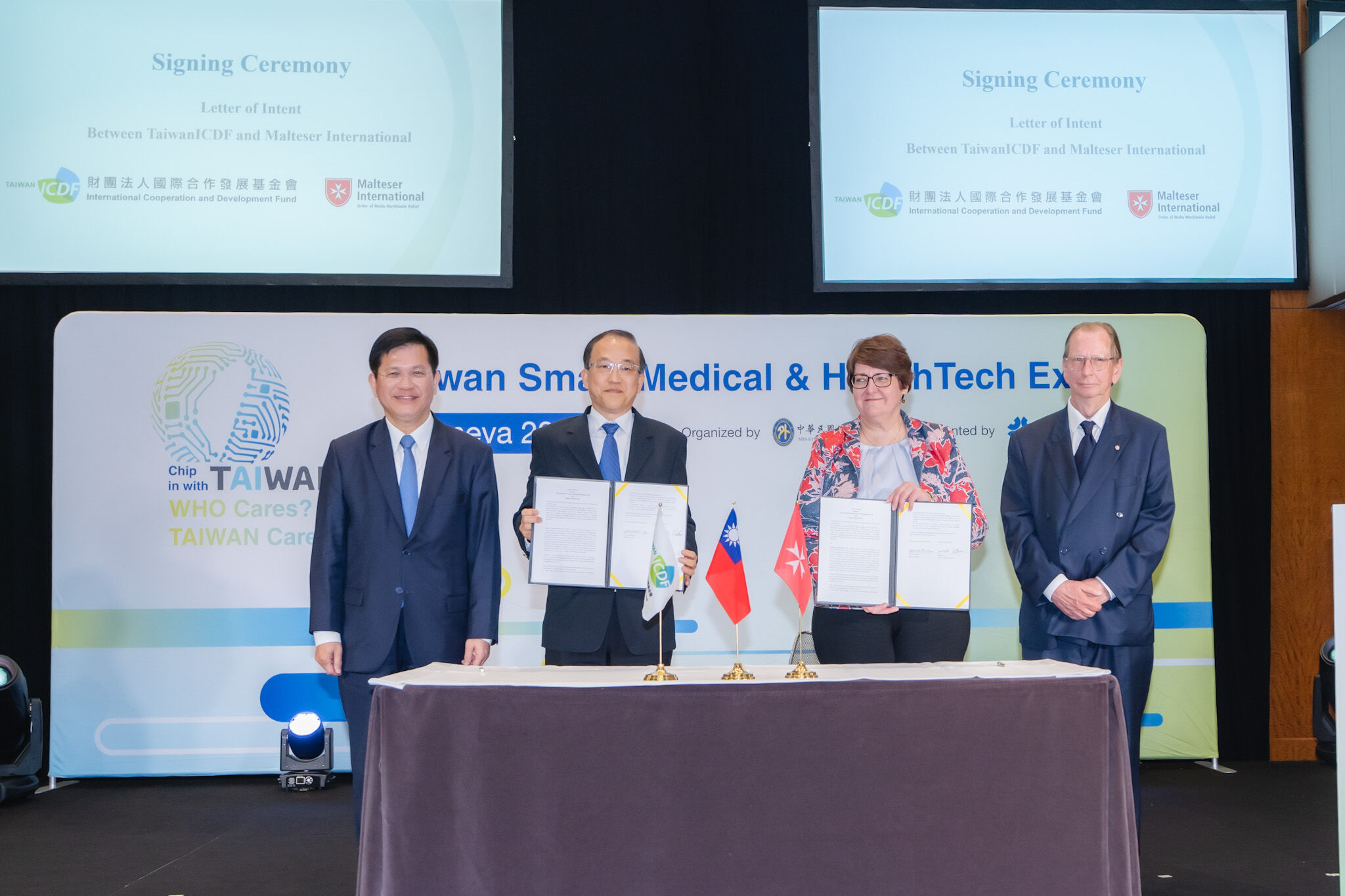 ▲▼外交部長林佳龍於台北時間17日晚間，與衛福部長石崇良在日內瓦出席世界衛生大會（WHA）推案國際記者會暨「台灣智慧醫療與健康科技展」開幕式及外交酒會，並與各國代表及國際友人交流會晤。（圖／翻攝自Facebook／林佳龍）