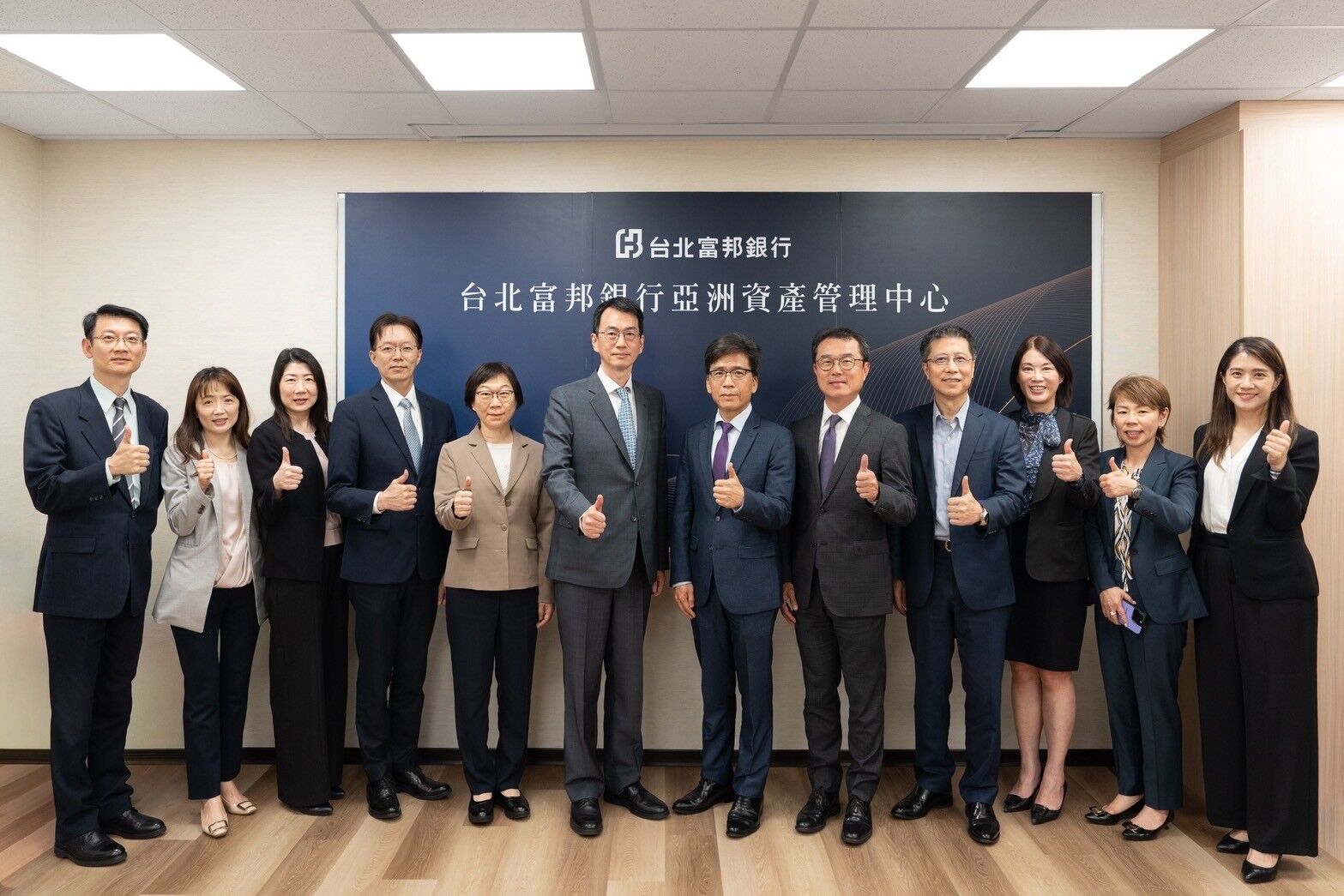 ▲▼金管會視察亞資中心。（圖／金管會提供）