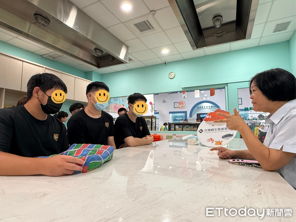 ▲虎尾就業中心帶領身心障礙學生走入企業參訪，親身體驗真實職場環境。（圖／記者游瓊華翻攝）