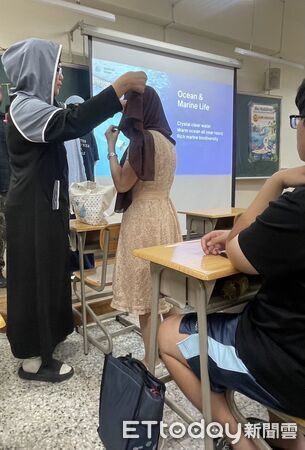 ▲屏東移民署邀馬爾地夫講師分享島國生活樣貌。（圖／移民署屏東服務站提供）
