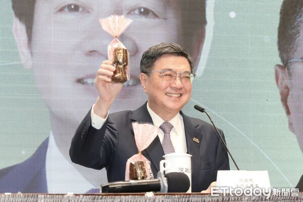 ▲卓榮泰、鄭麗君、張淳涵出席行政院520記者會。（圖／記者劉耿豪攝）