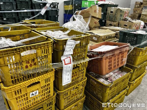 ▲▼過期食品             。（圖／記者陳宏瑞翻攝）